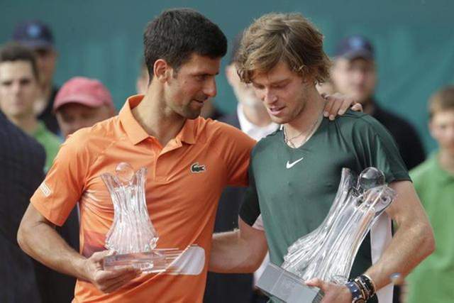 低位五后卫 低位五后卫